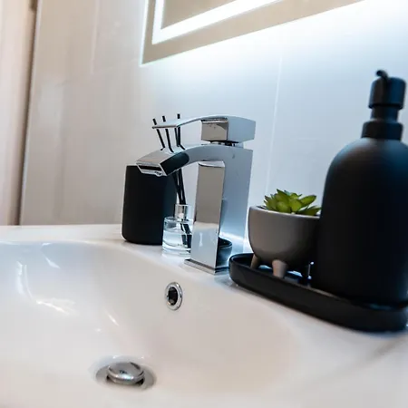 House - Sleeps 7 - Parking - Garden - Near Stn Μάντσεστερ