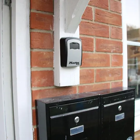 Modern Townhouse-free Parking-pool Table *