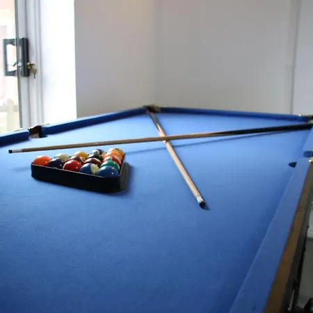 Modern Townhouse-free Parking-pool Table *