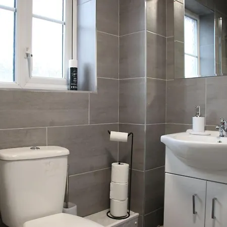 Modern Townhouse-free Parking-pool Table Manchester