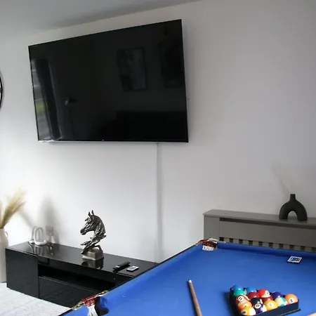 Modern Townhouse-free Parking-pool Table Holiday home