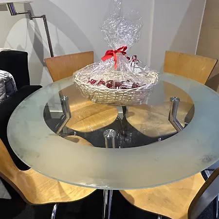 Cozy 5 Min Walk From Arena *