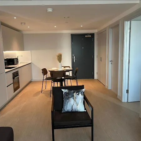 Luxury 2 Bedroom Center דירה *