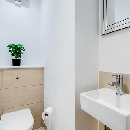 Apartamento Four Bedroom By Brookland Serviced Short Lets With Free Wifi Mánchester