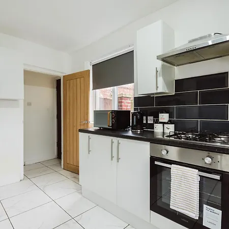Spacious 3-bed House Didsbury Nyaraló *