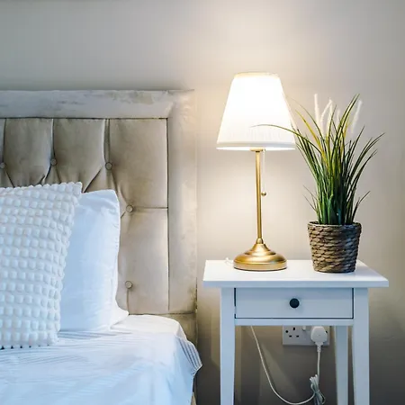 3br-sleeps6-garden-bbq-freeparking-pets