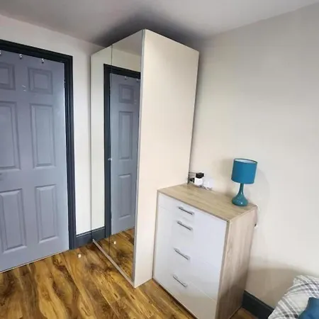 133 A Park Road Stretford Апартаменты *