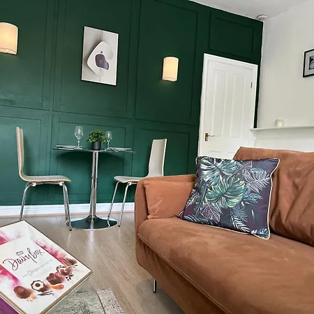 Beautiful Awaits Your Short Term מנצ'סטר