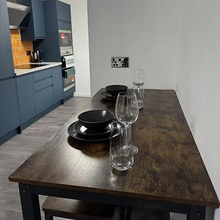 شقة Cosy 2 Double Bedroom In Ancoats 7 Minutes From Coop Live, Etihad Stadium & Centre- Free Parking Available *