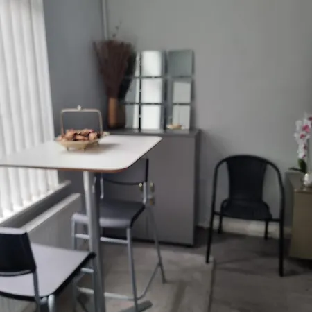 Appartement Newly Refurbished 2- Bed Stylish *