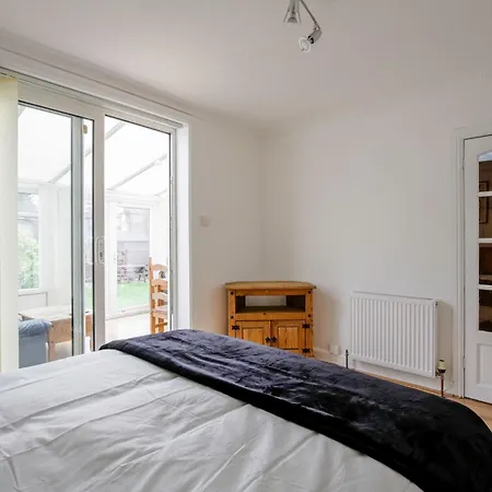 Vakantiehuis 5-bedroom In Trendy Dibsbury Area With Parking