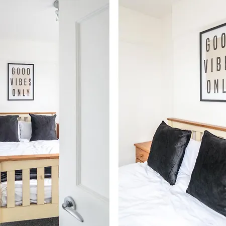 5-bedroom In Trendy Dibsbury Area With Parking Vakantiehuis Manchester