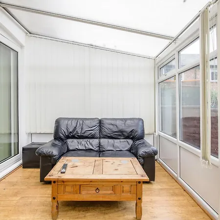 5-bedroom In Trendy Dibsbury Area With Parking *