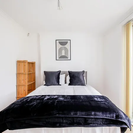 Vakantiehuis 5-bedroom In Trendy Dibsbury Area With Parking