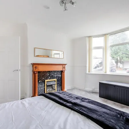 Vakantiehuis 5-bedroom In Trendy Dibsbury Area With Parking