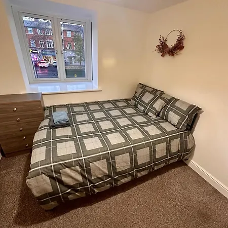 2 Bed Flat In Prime Location Of Chorlton With Parking Apartmán *