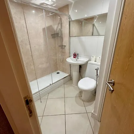 2 Bed Flat In Prime Location Of Chorlton With Parking Apartmán *