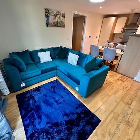 Apartment 2 Bed Flat In Prime Location Of Chorlton With Parking Manchester