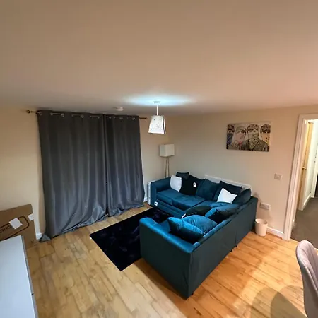 2 Bed Flat In Prime Location Of Chorlton With Parking Apartment Manchester