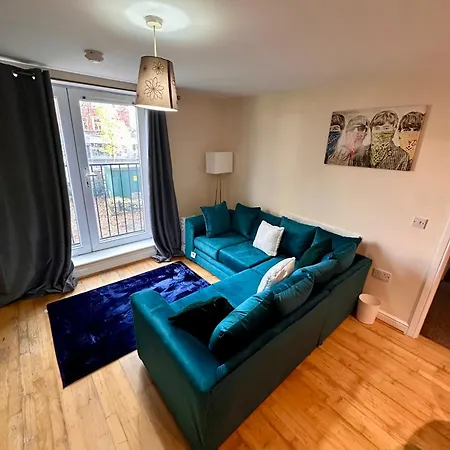 2 Bed Flat In Prime Location Of Chorlton With Parking Manchester