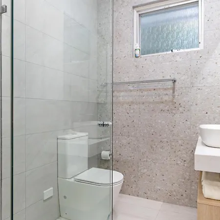 Kozyguru Swinton 4br 8ppl Big Garden Free Parking *