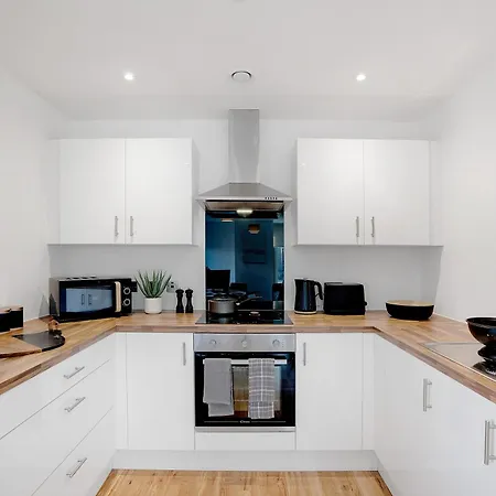 Elegant 2br In Media Lägenhet