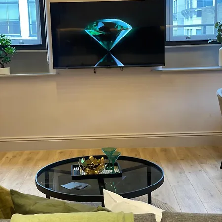 Emerald Escape 3 Bed 3 Bath * Manchester