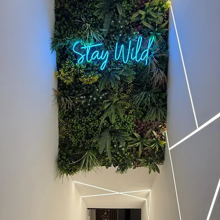 Private Bedroom In Unique Luxury House, Salford,