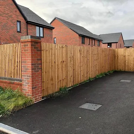 Private Bedroom In Unique Luxury House, Salford, *
