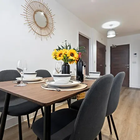 Апартаменты Modern Flat In By 53 Degrees Property, Ideal For Couples, 2 Bedrooms!