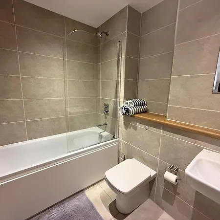 Апартаменты Mediacity One Bedroom Skyline Flat Манчестер