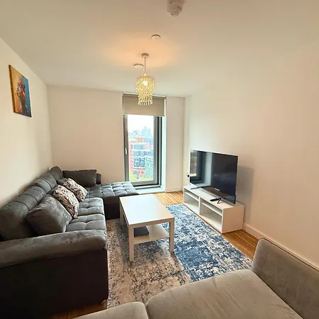 Апартаменты Mediacity One Bedroom Skyline Flat Манчестер