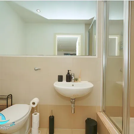 شقة 2 Bed Flat - Sleeps 6 - Parking - Wifi
