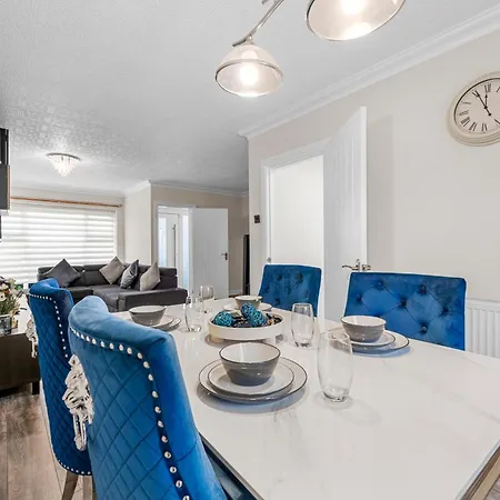 Holiday home Stylish 3-bed Close To Mcr Centre For 8 Guests