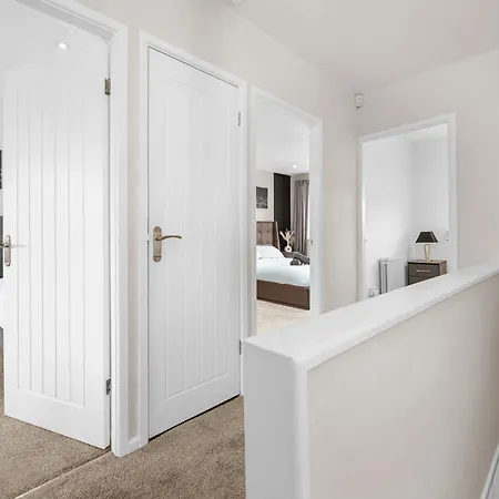 Stylish 3-bed Close To Mcr Centre For 8 Guests Holiday home *