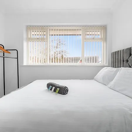 Holiday home Stylish 3-bed Close To Mcr Centre For 8 Guests
