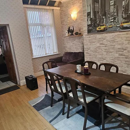 Go Big ! Entire Cozy House For Max 8 People Near Center Manchester