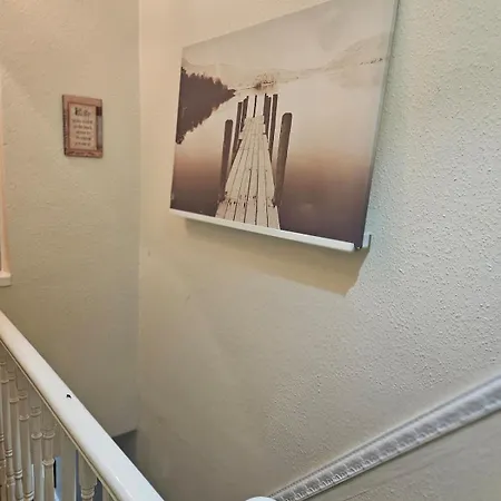 Go Big ! Entire Cozy House For Max 8 People Near Center Σπίτι διακοπών