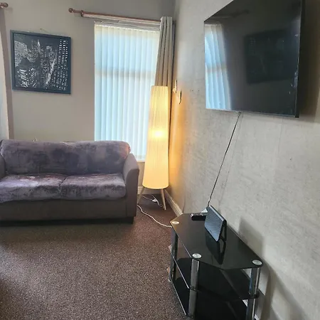 Holiday home Go Big ! Entire Cozy House For Max 8 People Near Center