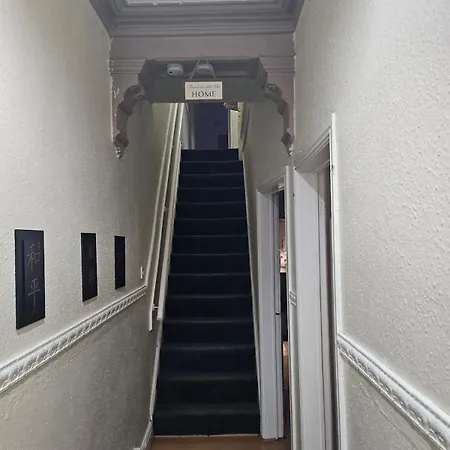 Go Big ! Entire Cozy House For Max 8 People Near Center * Manchester