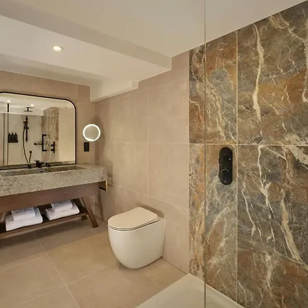 The Reach At Piccadilly, Manchester, A Tribute Portfolio 4*