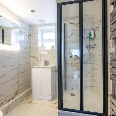 Luxury 3 Bed House Old Trafford בית נופש מנצ'סטר