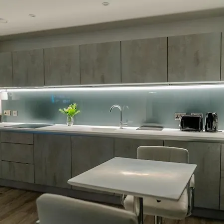 Luxury 2 Bed Penthouse With Stunning Views In Centre شقة