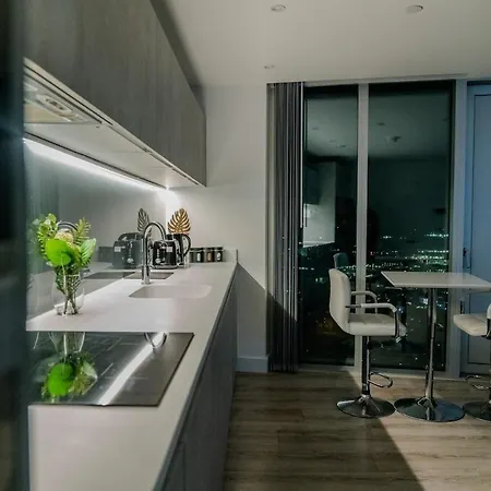 شقة Luxury 2 Bed Penthouse With Stunning Views In Centre *