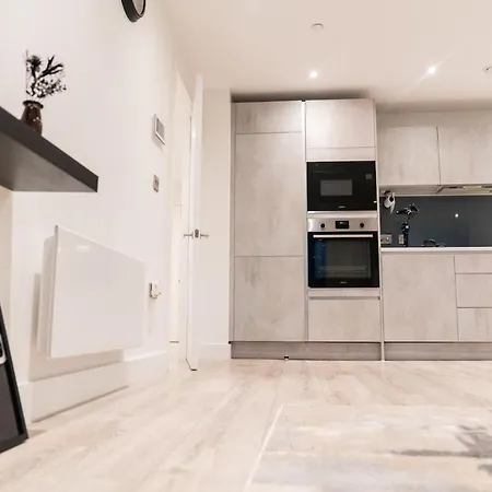 Апартаменты Luxury 2 Bed Penthouse With Stunning Views In Centre *