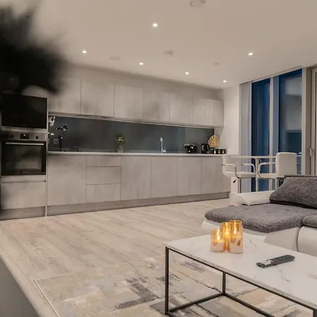 شقة Luxury 2 Bed Penthouse With Stunning Views In Centre *