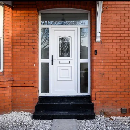 Stylish Modern - Perfect For Work, Leisure & Stadium Visits With Parking Apartmán