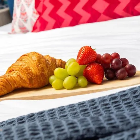 Unique 2 Bed Sleeping 4 People With Driveway Located In Bolton - Whiteoak Μάντσεστερ