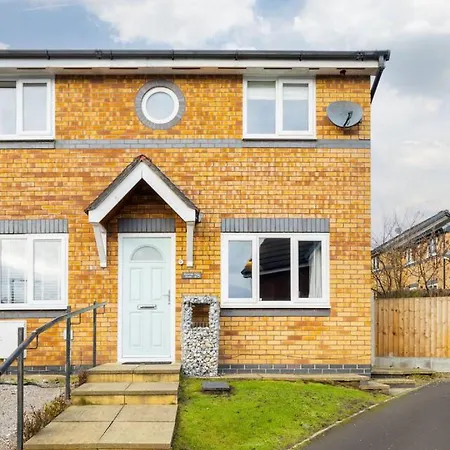 Unique 2 Bed Sleeping 4 People With Driveway Located In Bolton - Whiteoak Holiday home