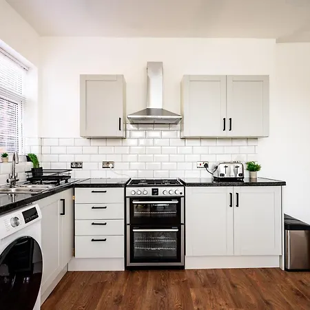 Stylish Modern - Perfect For Work, Leisure & Stadium Visits With Parking *